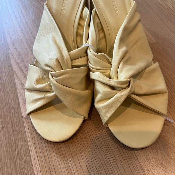 Rebecca Allen Twist Heels 10 Yellow Leather NWOT Sandals Mules Slip On Travel - Picture 3 of 5